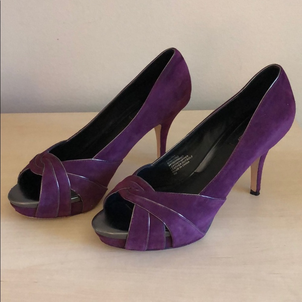 White House black market peep toe sexy pumps 9M